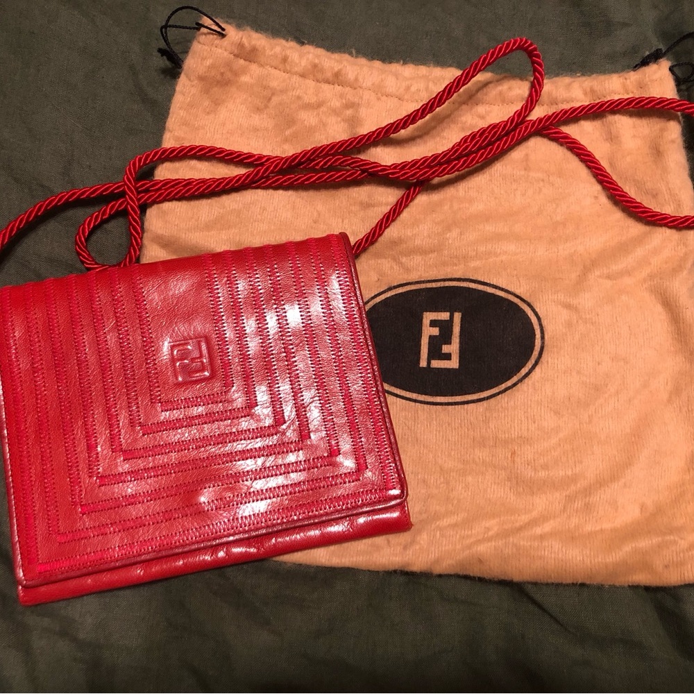 🤩 *AUTHENTIC* VINTAGE 80’s FENDI RED LEATHER CROSSBODY* 💗 - Picture 3 of 16